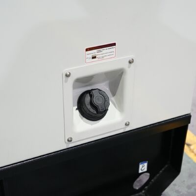 550kW 688KVA 물 냉각 슈퍼 디젤 침묵 발전기 50/60HZ 단일/삼 단계 휴대용 발전기 DCEC 커민